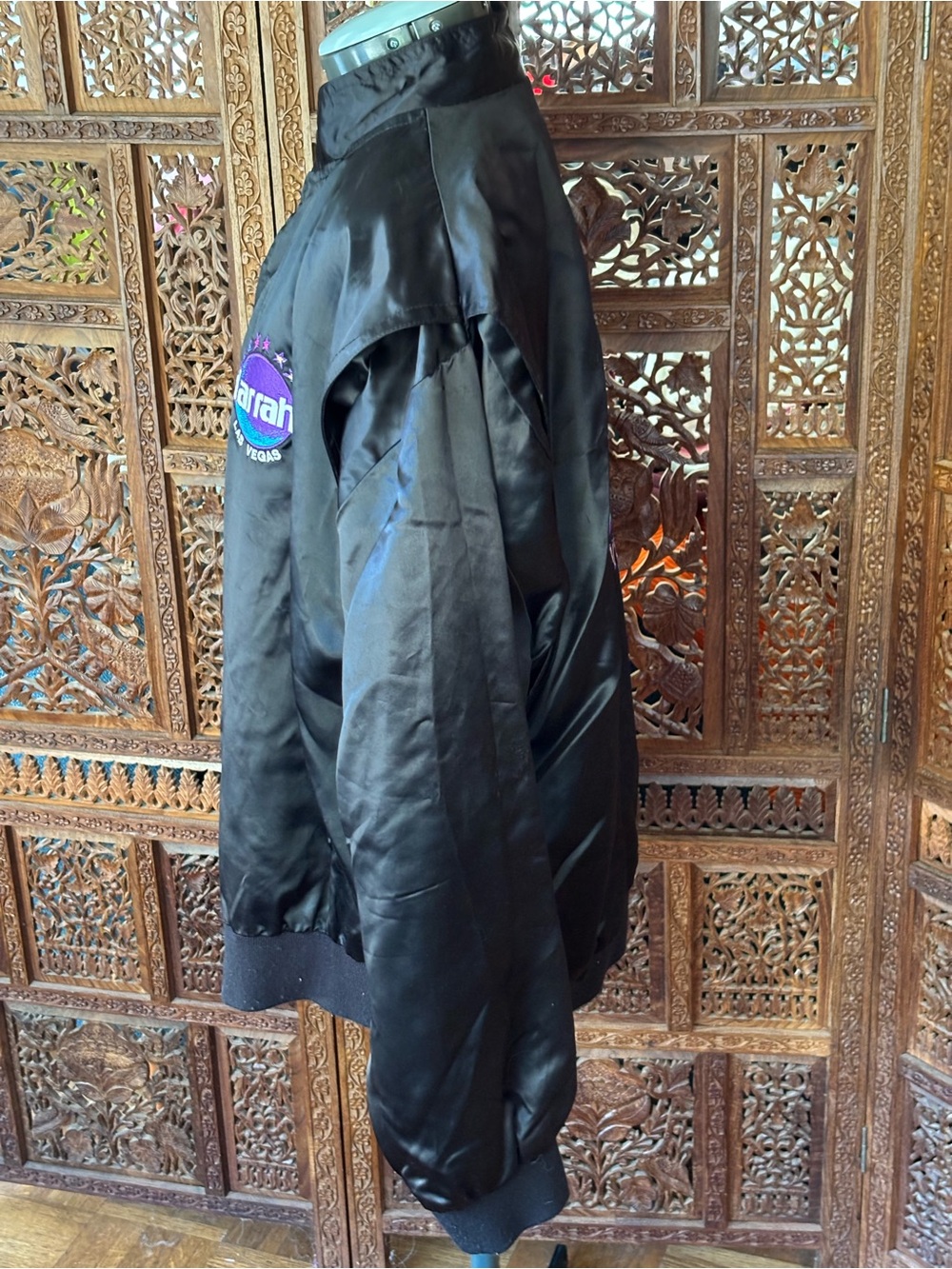 Rare Vintage USA made Las Vegas Harrah’s Black Satin Embroidered Bomber Jacket - Picture 4 of 5